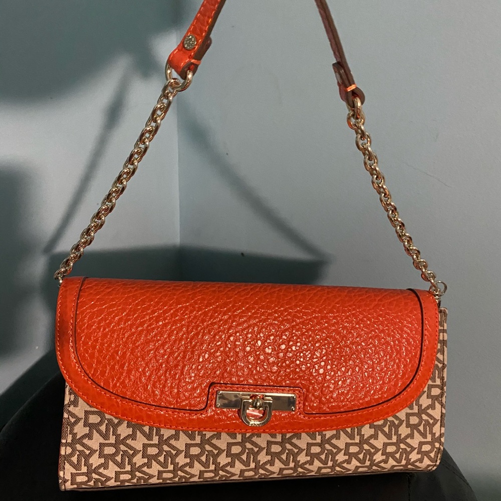 DKNY Purse (BRAND NEW)